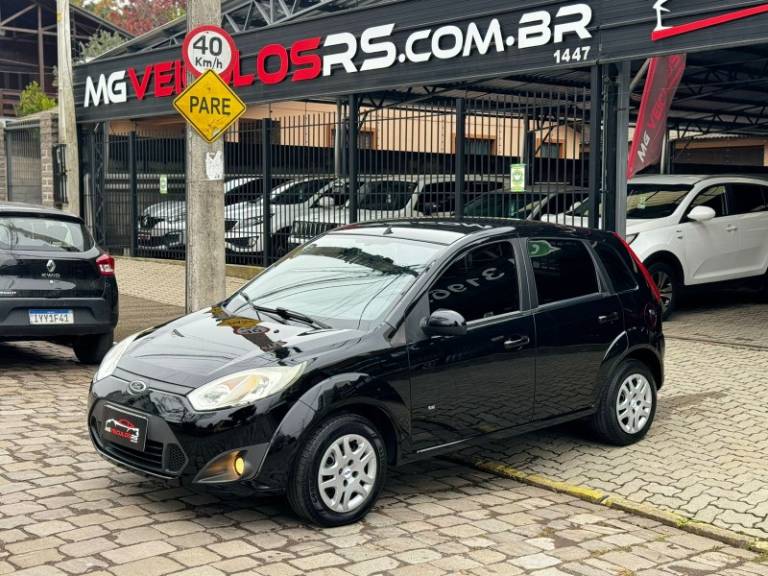 FORD - FIESTA - 2013/2014 - Preta - R$ 34.500,00