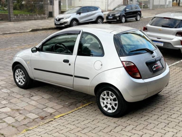 FORD - KA - 2005/2006 - Prata - R$ 17.900,00