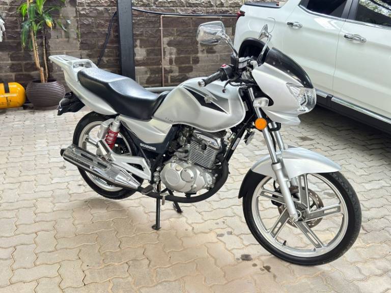 SUZUKI - GSR - 2016/2016 - Prata - R$ 7.900,00