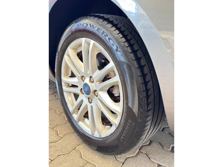 FORD - FOCUS - 2012/2012 - Cinza - R$ 39.900,00
