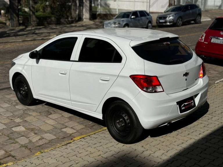 CHEVROLET - ONIX - 2015/2015 - Branca - R$ 40.900,00