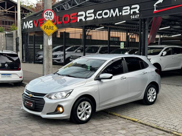 CHEVROLET - ONIX - 2021/2021 - Prata - R$ 71.900,00