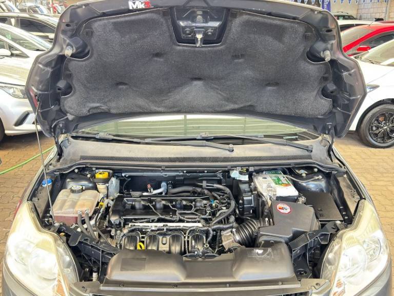FORD - FOCUS - 2012/2012 - Cinza - R$ 39.900,00