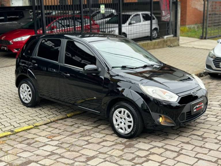 FORD - FIESTA - 2013/2014 - Preta - R$ 34.500,00