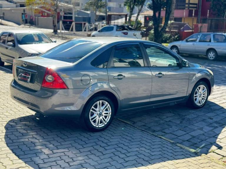 FORD - FOCUS - 2012/2012 - Cinza - R$ 39.900,00