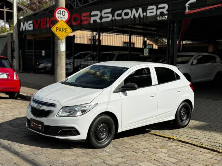 CHEVROLET - ONIX - 2015/2015 - Branca - R$ 40.900,00
