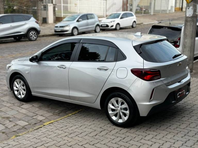 CHEVROLET - ONIX - 2021/2021 - Prata - R$ 71.900,00
