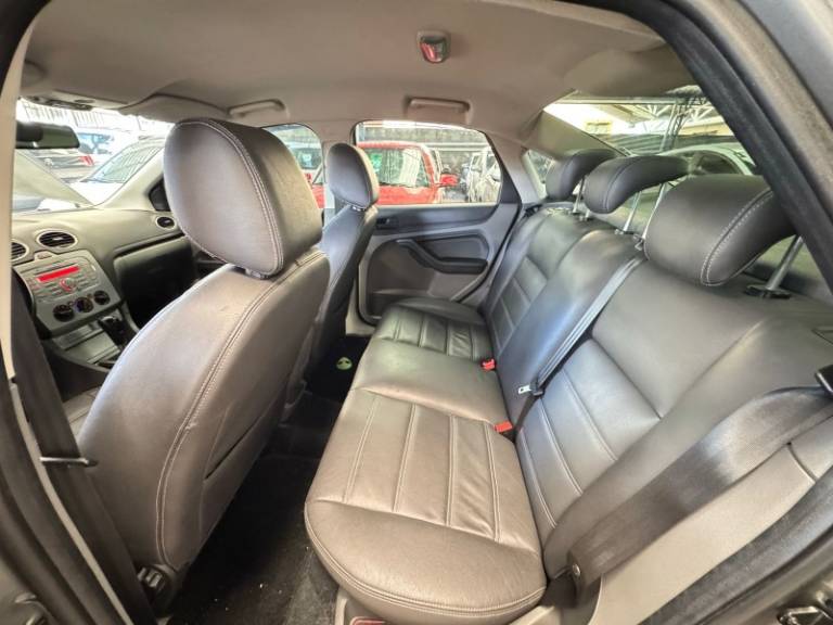 FORD - FOCUS - 2012/2012 - Cinza - R$ 39.900,00