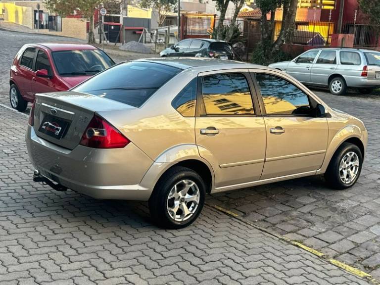FORD - FIESTA - 2007/2007 - Prata - R$ 23.900,00