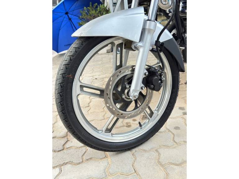 SUZUKI - GSR - 2016/2016 - Prata - R$ 7.900,00
