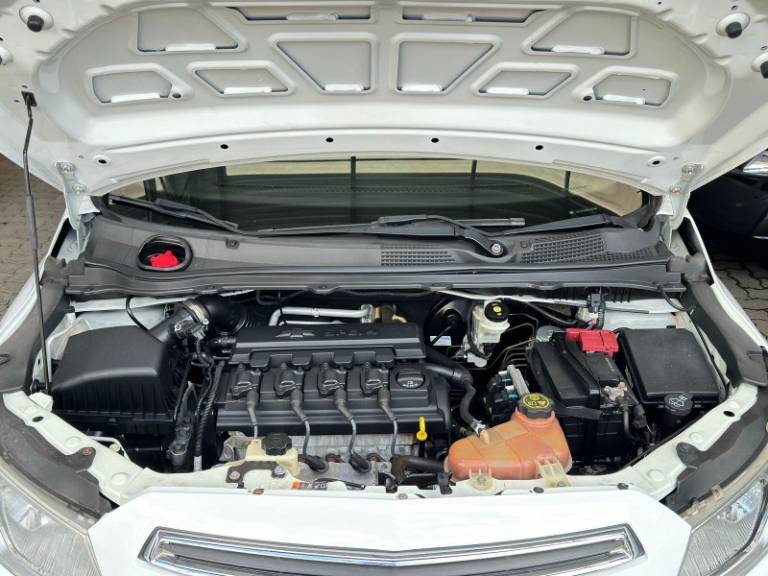 CHEVROLET - ONIX - 2015/2015 - Branca - R$ 40.900,00