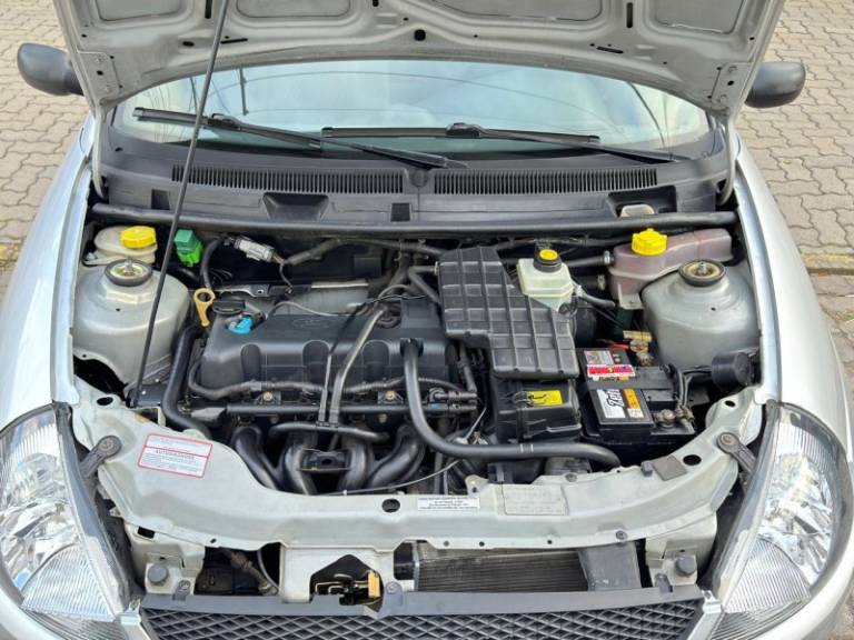 FORD - KA - 2005/2006 - Prata - R$ 17.900,00