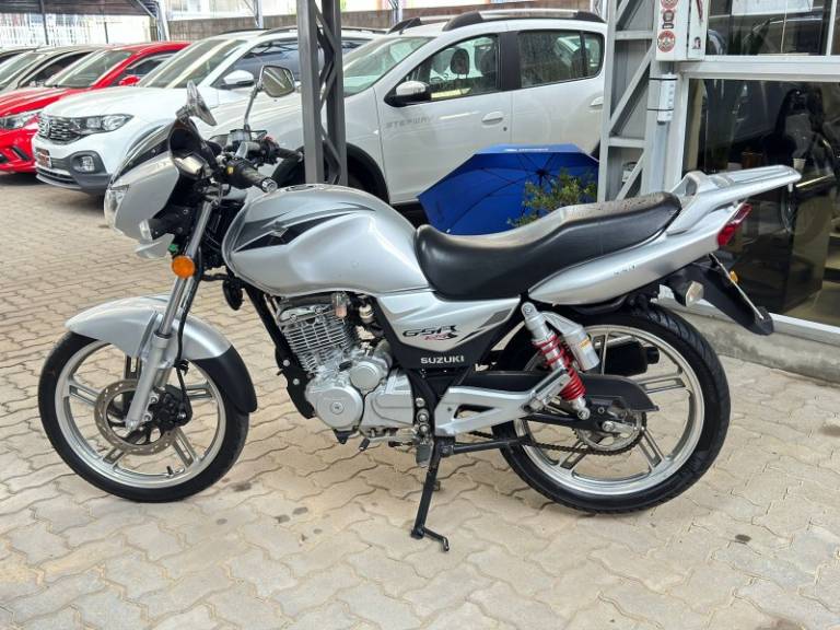 SUZUKI - GSR - 2016/2016 - Prata - R$ 7.900,00