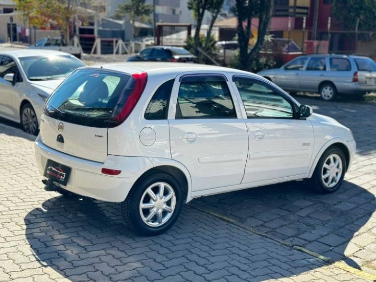 CHEVROLET - CORSA - 2005/2005 - Branca - R$ 24.900,00