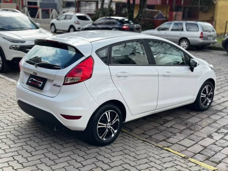 FORD - FIESTA - 2016/2015 - Bronze - R$ 48.900,00
