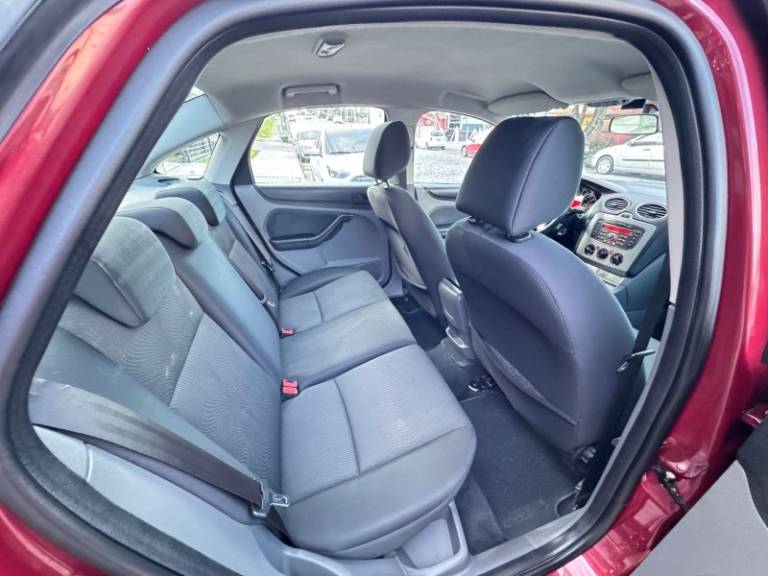 FORD - FOCUS - 2010/2010 - Vermelha - R$ 38.900,00