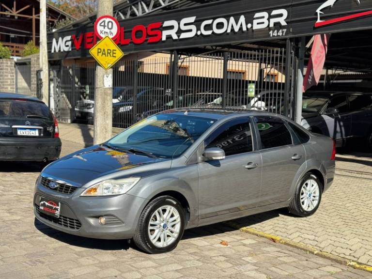 FORD - FOCUS - 2012/2012 - Cinza - R$ 39.900,00