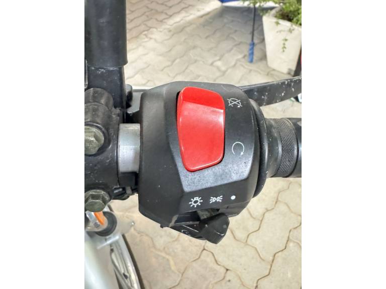 SUZUKI - GSR - 2016/2016 - Prata - R$ 7.900,00