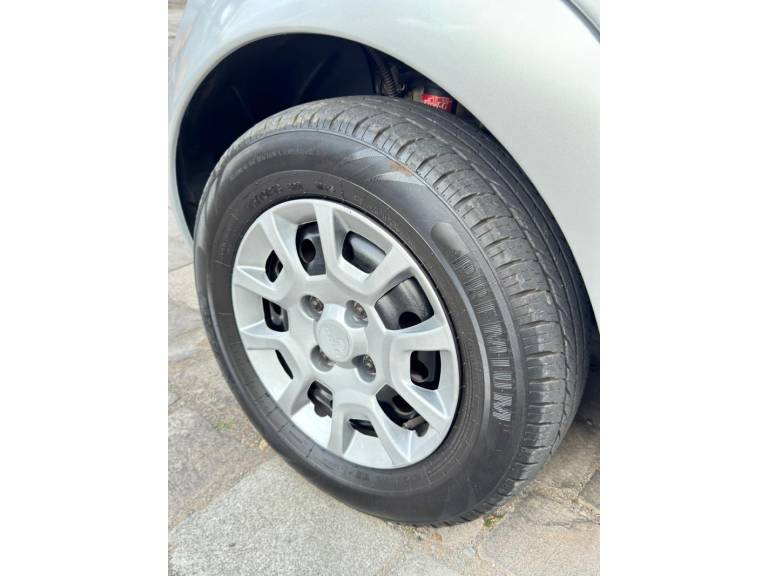 FORD - KA - 2005/2006 - Prata - R$ 17.900,00
