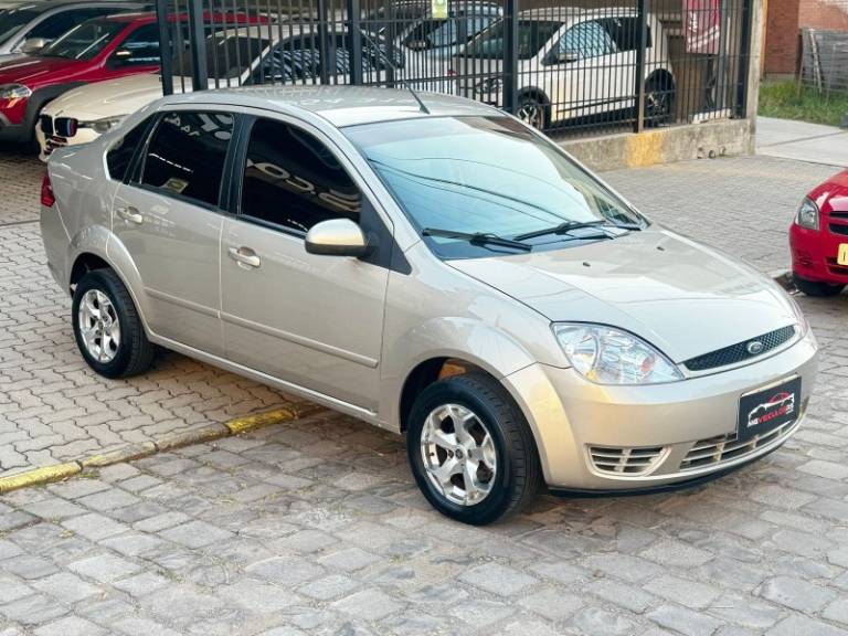 FORD - FIESTA - 2007/2007 - Prata - R$ 23.900,00