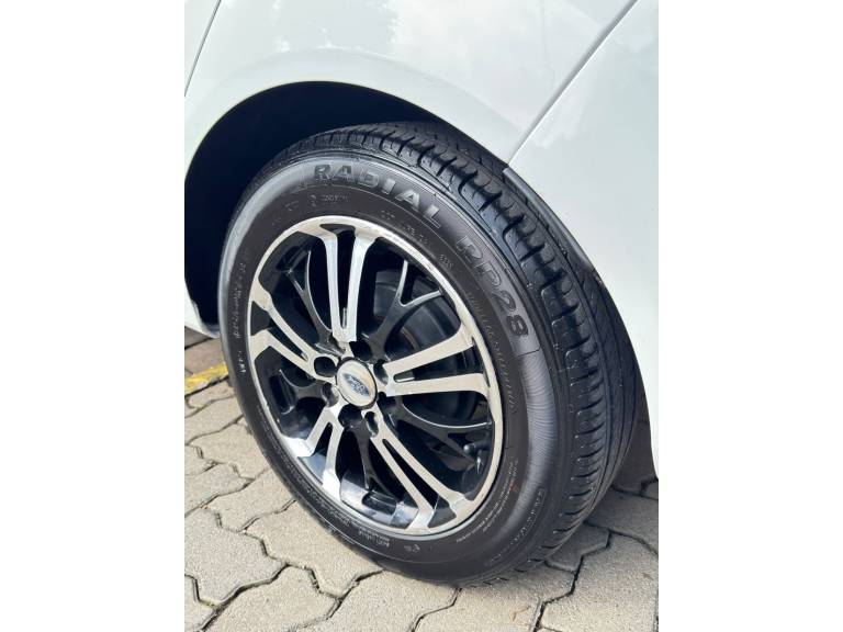 FORD - FIESTA - 2016/2015 - Bronze - R$ 48.900,00