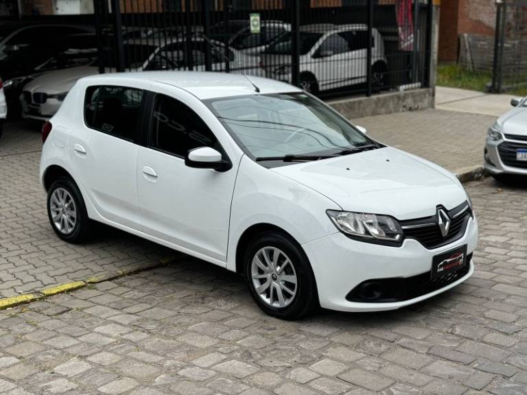 RENAULT - SANDERO - 2016/2016 - Branca - R$ 39.500,00