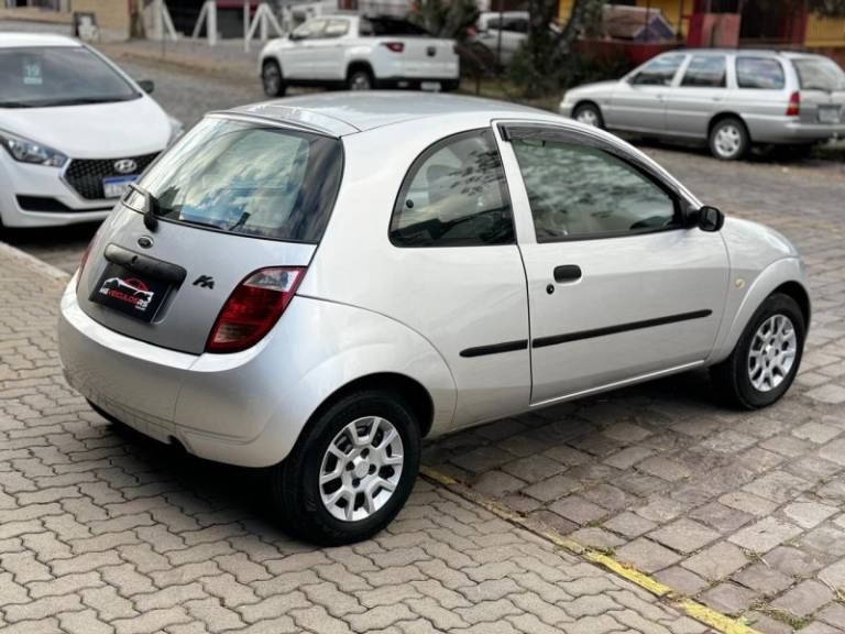 FORD - KA - 2005/2006 - Prata - R$ 17.900,00
