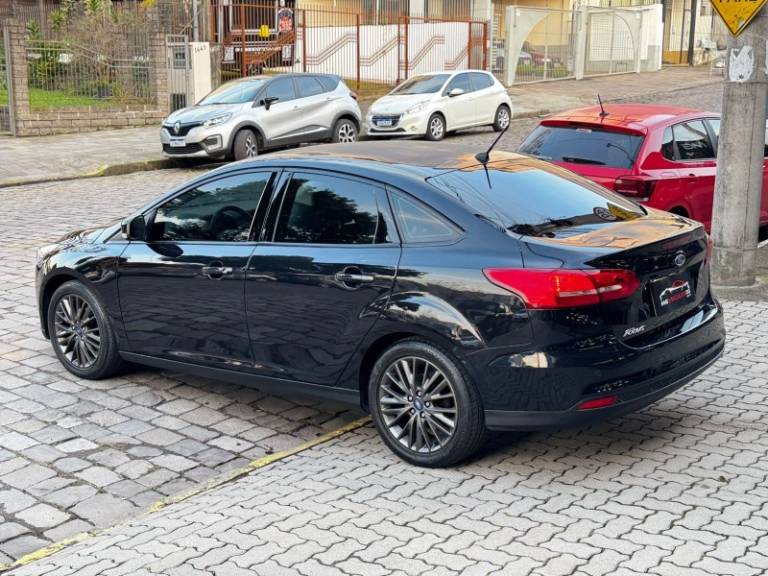 FORD - FOCUS - 2018/2018 - Preta - R$ 59.900,00