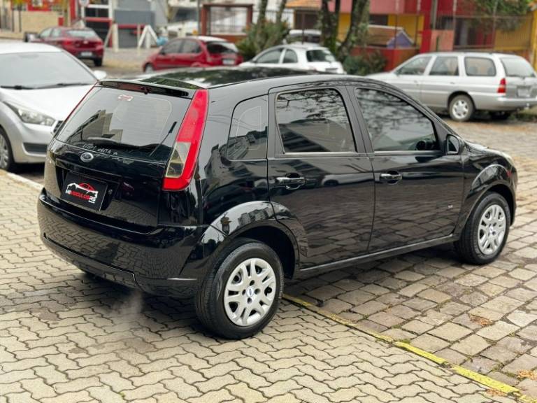 FORD - FIESTA - 2013/2014 - Preta - R$ 34.500,00