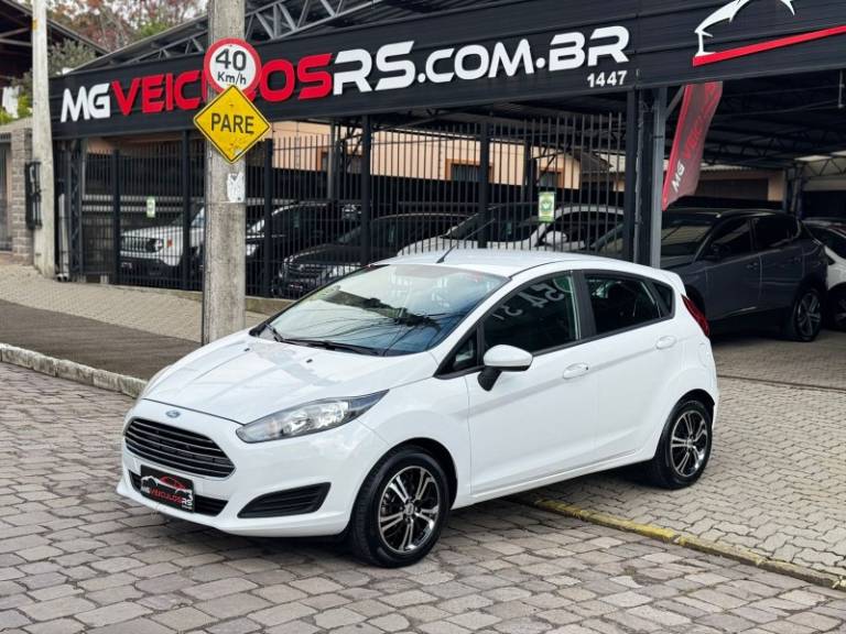 FORD - FIESTA - 2016/2015 - Bronze - R$ 48.900,00