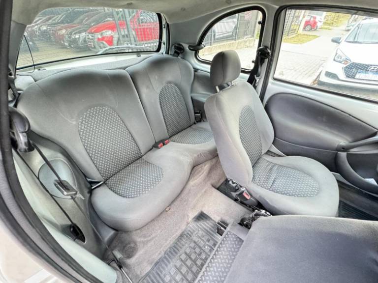 FORD - KA - 2005/2006 - Prata - R$ 17.900,00