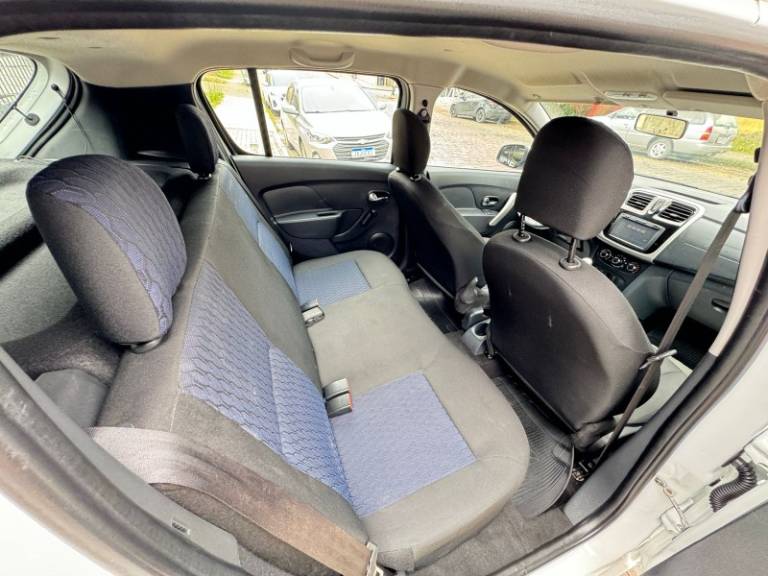 RENAULT - SANDERO - 2016/2016 - Branca - R$ 39.500,00