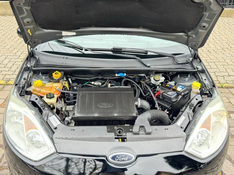 FORD - FIESTA - 2013/2014 - Preta - R$ 34.500,00