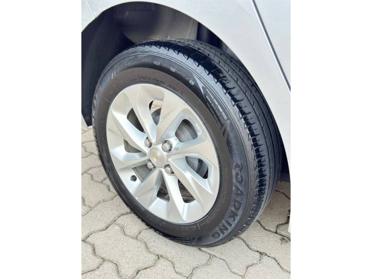 CHEVROLET - ONIX - 2021/2021 - Prata - R$ 71.900,00