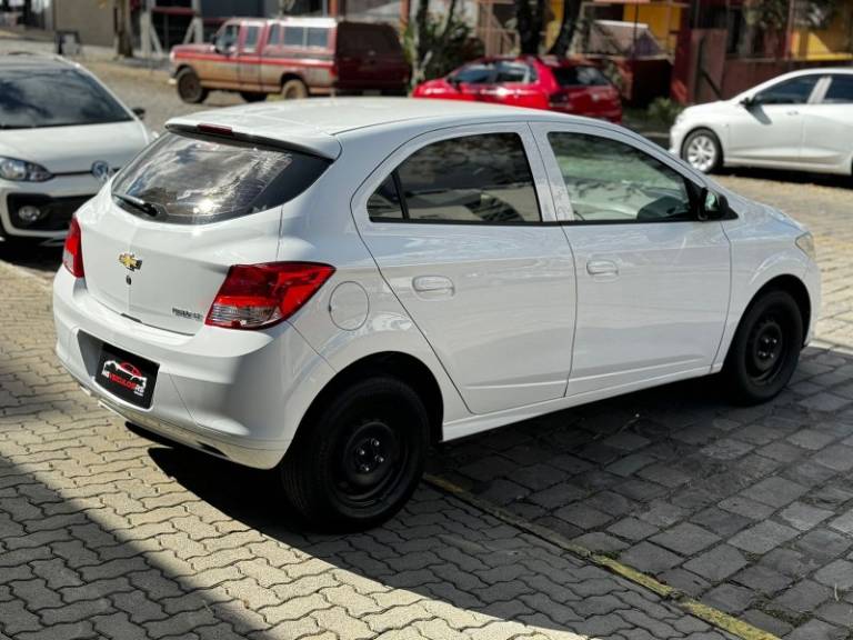 CHEVROLET - ONIX - 2015/2015 - Branca - R$ 40.900,00