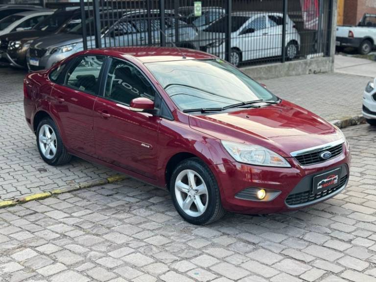 FORD - FOCUS - 2010/2010 - Vermelha - R$ 38.900,00