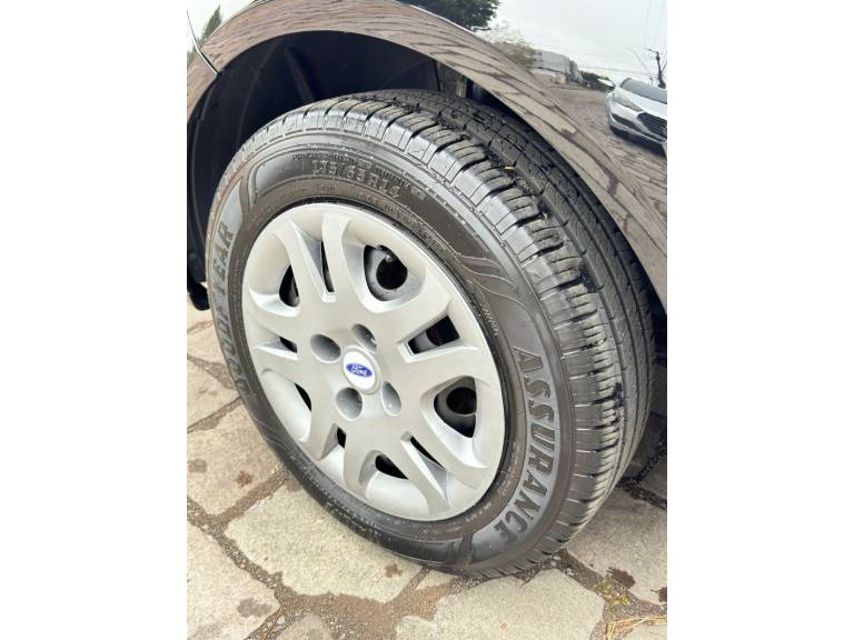 FORD - FIESTA - 2013/2014 - Preta - R$ 34.500,00