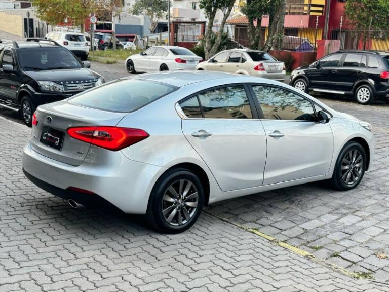 KIA MOTORS - CERATO - 2014/2014 - Prata - R$ 62.900,00