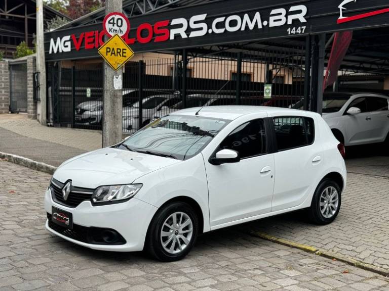 RENAULT - SANDERO - 2016/2016 - Branca - R$ 39.500,00