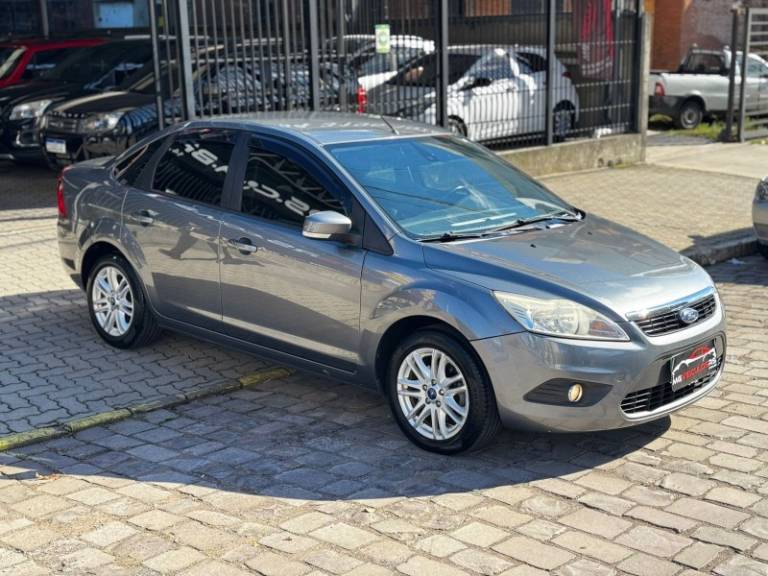 FORD - FOCUS - 2012/2012 - Cinza - R$ 39.900,00